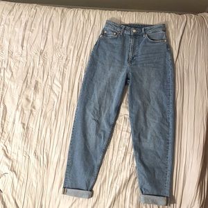 H&M high waist mom jeans. Size US 6. Never worn